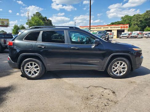 Used 2016 Jeep Cherokee Sport AWD/4WD image 8