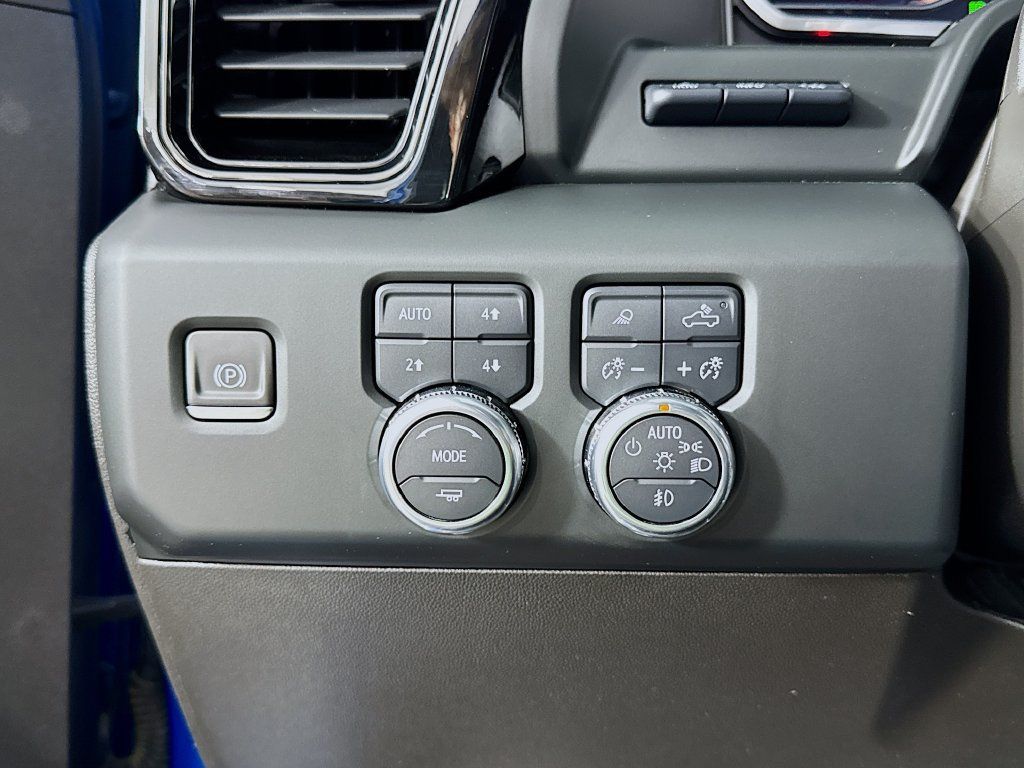 Used 2022 GMC Sierra 1500 AT4 w/ Technology Package AWD/4WD image 19
