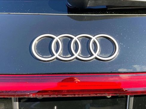 Used 2025 Audi Q5 Prestige image 32