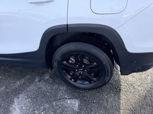 Used 2022 GMC Terrain AT4 w/ Infotainment Package II image 9