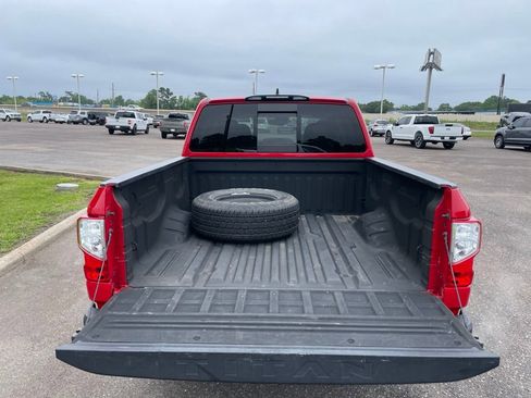 Used 2022 Nissan Titan SV RWD image 14