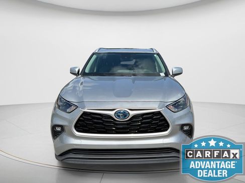 Used 2023 Toyota Highlander XLE FWD image 2