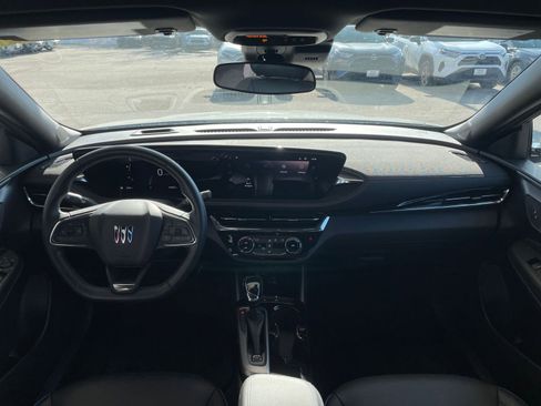 Used 2025 Buick Envista Sport Touring image 31