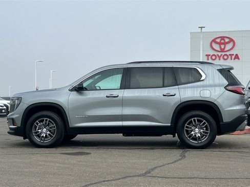 Used 2025 GMC Acadia Elevation image 9