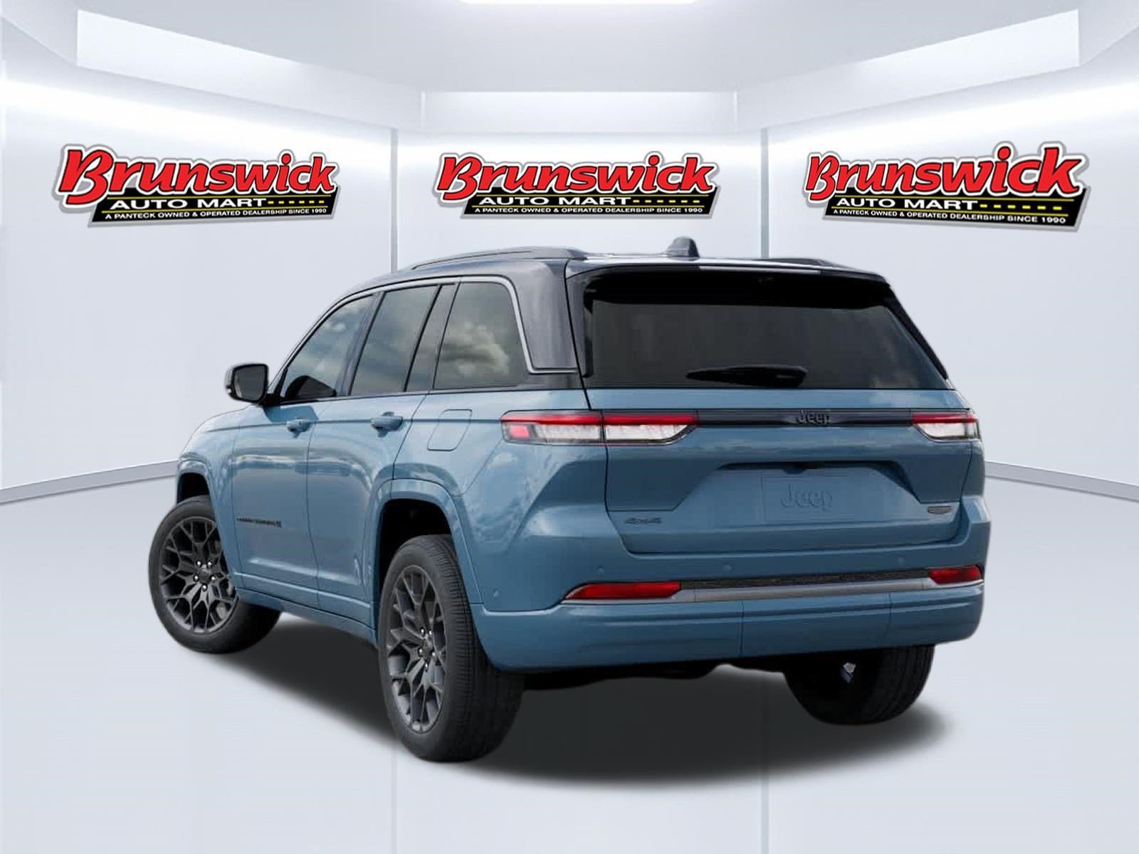 New 2027 Jeep Grand Cherokee Summit AWD/4WD image 3