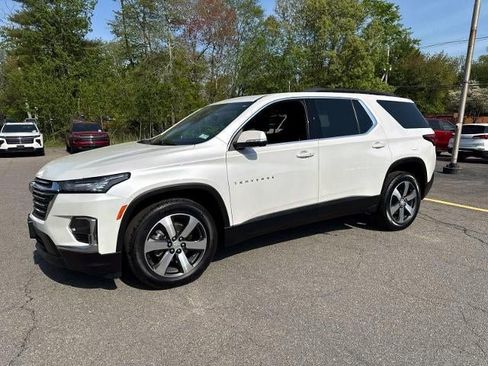 Certified 2023 Chevrolet Traverse LT w/ LT Premium Package AWD/4WD image 1