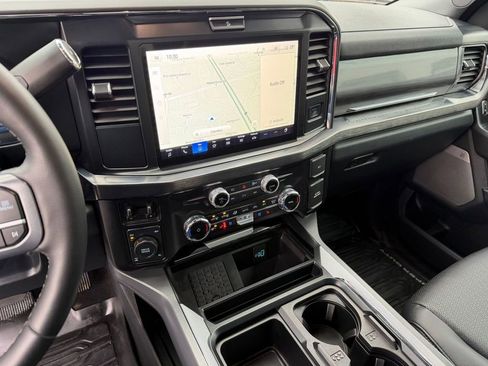 Used 2025 Ford F250 Lariat w/ Chrome Package image 32