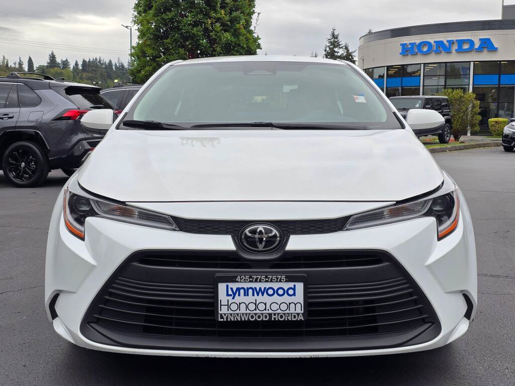 Used 2023 Toyota Corolla LE w/ Carpet Mat Package (TMS) FWD image 8
