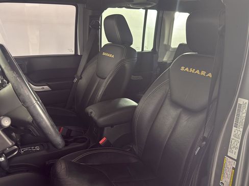 Used 2014 Jeep Wrangler Unlimited Sahara w/ Connectivity Group AWD/4WD image 4