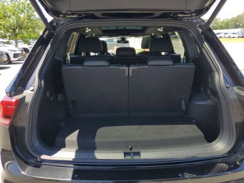 Used 2024 Volkswagen Tiguan SE R-Line FWD image 8
