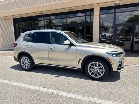 Used 2019 BMW X5 xDrive40i w/ Premium Package 2 AWD/4WD image 4