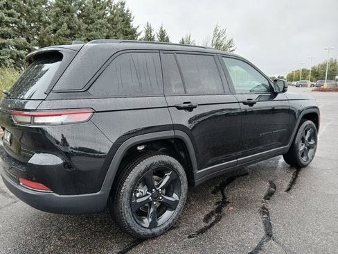 New 2025 Jeep Grand Cherokee Limited w/ Black Appearance Package image 5