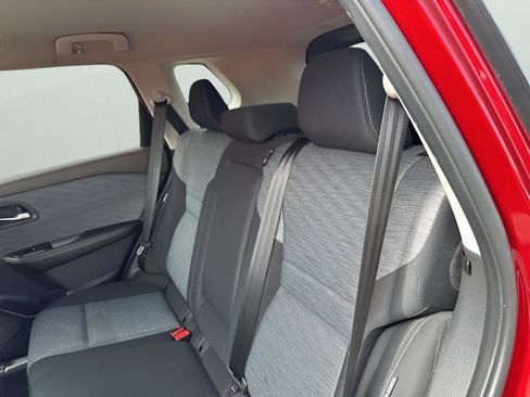 Used 2021 Nissan Rogue SV image 19