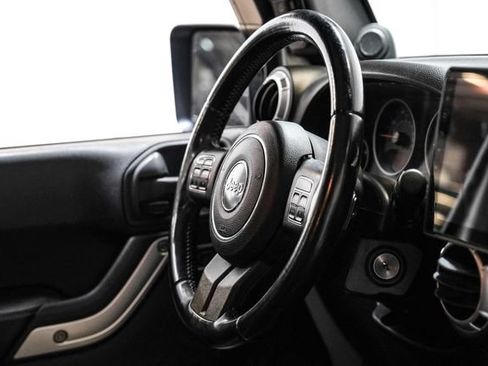 Used 2012 Jeep Wrangler Unlimited Rubicon AWD/4WD image 18