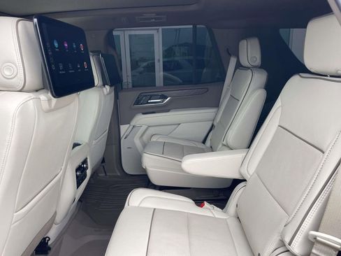 Used 2025 GMC Yukon Denali w/ Denali Reserve Package RWD image 11
