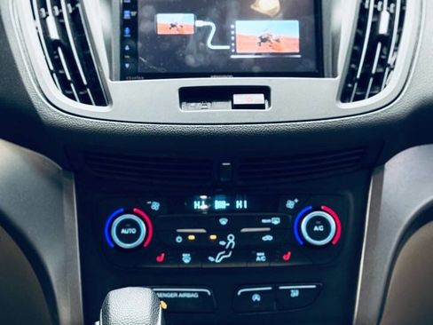 Used 2018 Ford Escape SE image 13