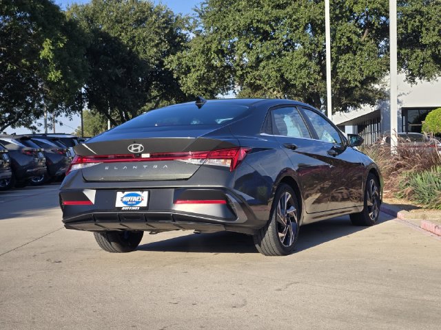 Certified 2025 Hyundai Elantra SEL FWD image 4