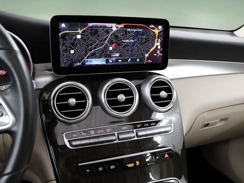 Used 2022 Mercedes-Benz GLC 300 image 35