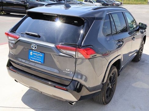 Used 2024 Toyota RAV4 SE image 5