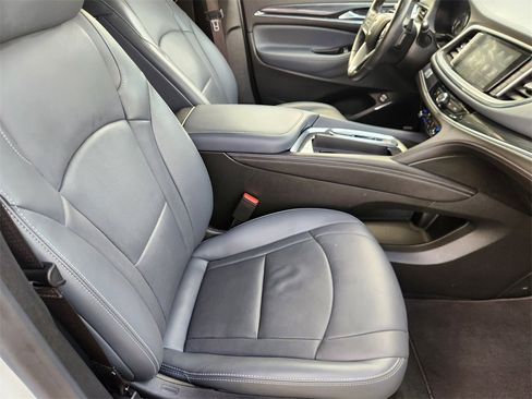Used 2024 Buick Enclave Premium image 12