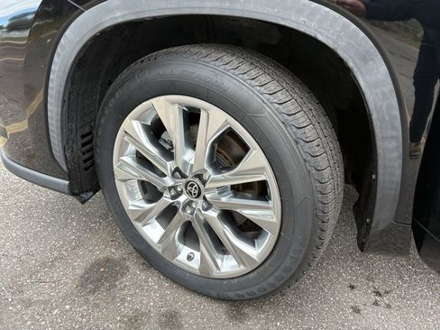 Used 2020 Toyota Highlander Limited image 39