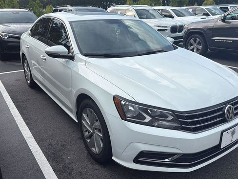 Used 2018 Volkswagen Passat 2.0T SE FWD image 3