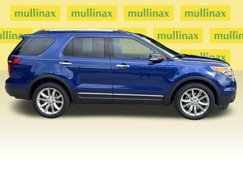 Used 2014 Ford Explorer XLT w/ Equipment Group 202A AWD/4WD image 2