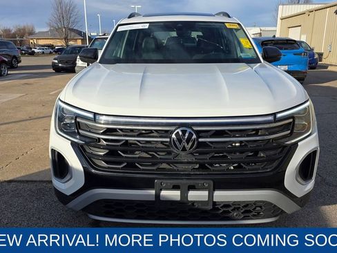 Used 2024 Volkswagen Atlas Peak Edition SE image 8