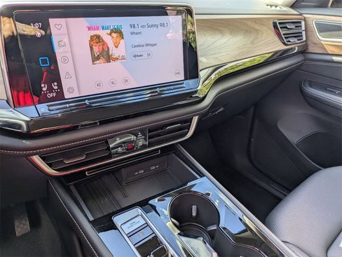 Used 2025 Volkswagen Atlas SE image 20