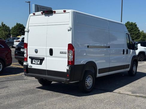 Used 2026 RAM ProMaster 2500 w/ Convenience Group FWD image 3