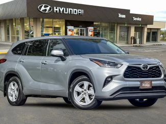 Used 2021 Toyota Highlander LE AWD/4WD video 2