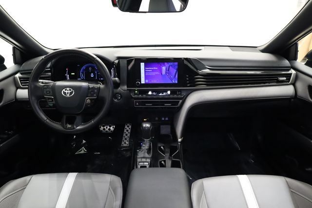 Used 2025 Toyota Camry SE w/ Convenience Package FWD image 16