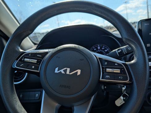 Used 2023 Kia Forte LXS image 27