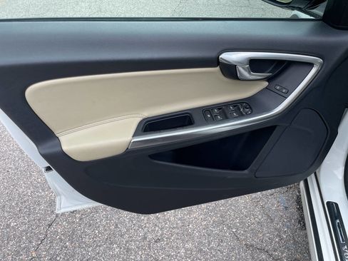 Used 2017 Volvo V60 T5 Cross Country w/ Climate Package image 17