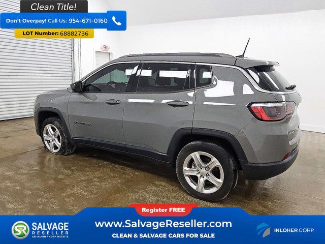 Used 2023 Jeep Compass Latitude w/ Sun and Sound Group AWD/4WD image 3