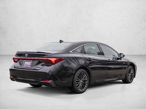 Used 2019 Toyota Avalon XSE w/ All Weather Liner Package image 5