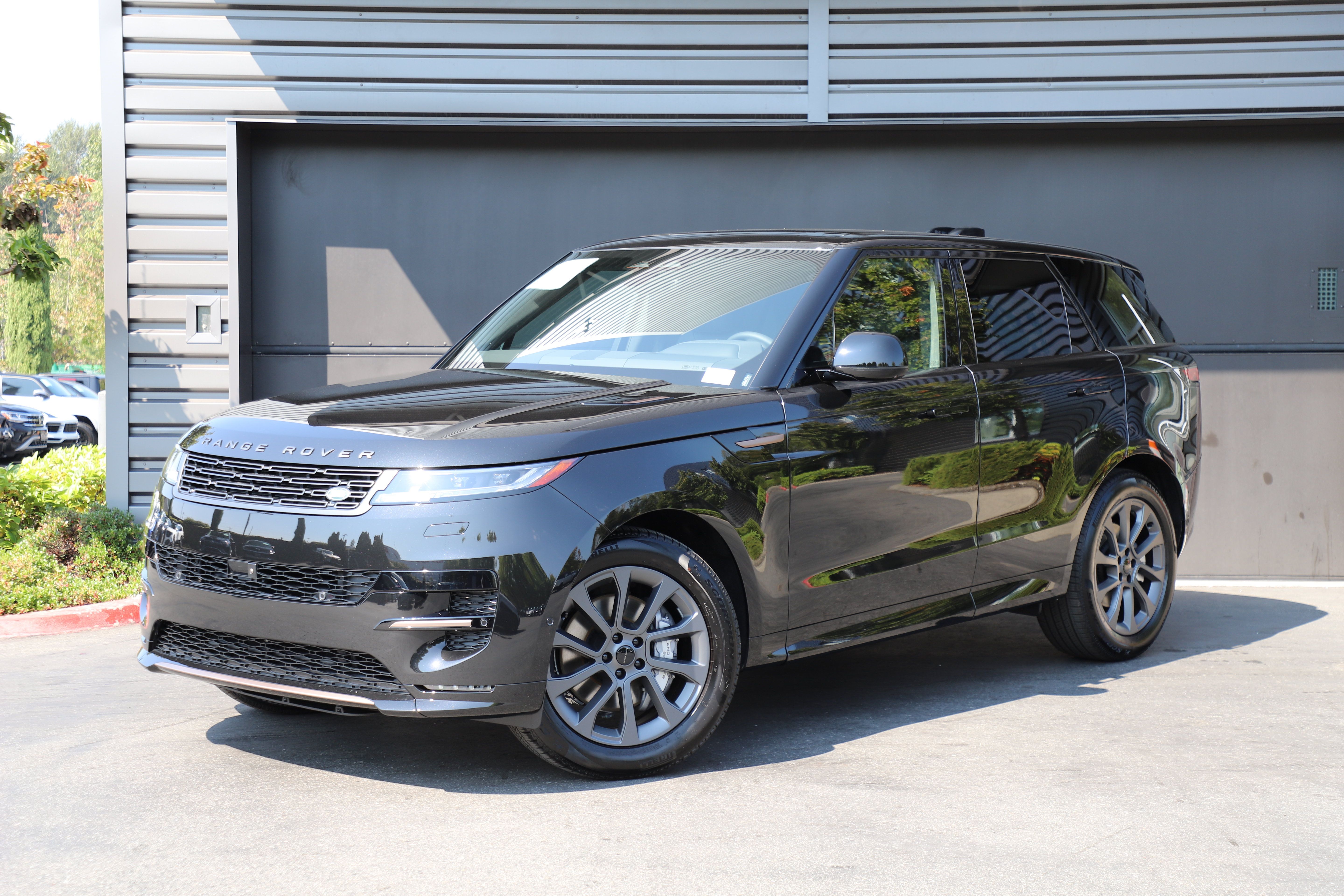 New 2026 Land Rover Range Rover Sport Dynamic SE AWD/4WD image 1