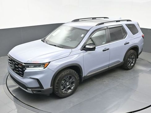 Certified 2025 Honda Pilot TrailSport image 30
