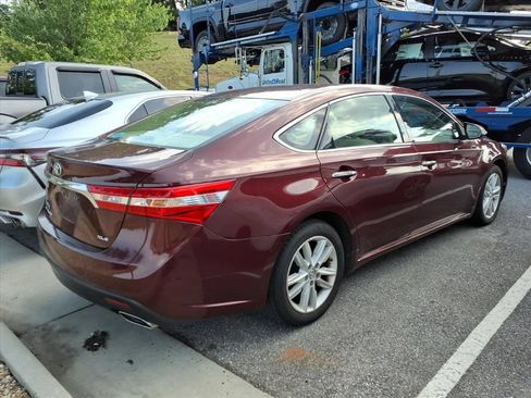 Used 2013 Toyota Avalon XLE Premium FWD image 2