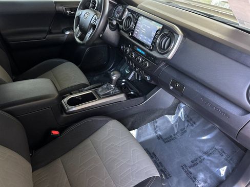 Used 2022 Toyota Tacoma TRD Sport w/ Technology Package AWD/4WD image 14