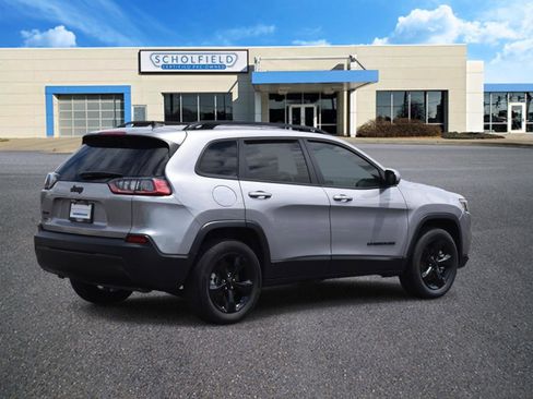 Used 2021 Jeep Cherokee Latitude Plus w/ Sun & Sound Group AWD/4WD image 3
