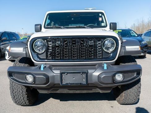 Used 2024 Jeep Wrangler Unlimited image 3