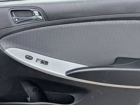 Used 2013 Hyundai Accent SE image 42