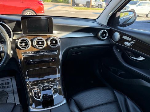 Used 2016 Mercedes-Benz GLC 300 4MATIC w/ Premium Package image 10