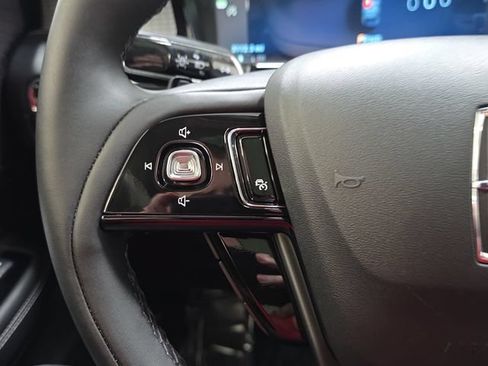 Used 2025 Lincoln Corsair AWD w/ Equipment Group 101A image 13