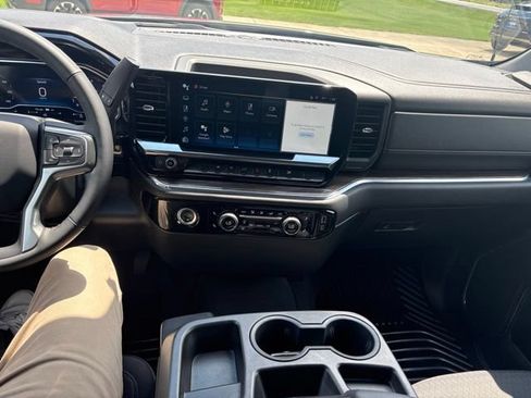 Used 2024 Chevrolet Silverado 1500 LT AWD/4WD image 40