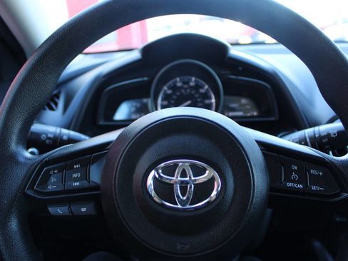 Used 2020 Toyota Yaris LE image 17