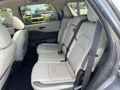 Certified 2022 Nissan Pathfinder Platinum w/ Lighting Package (N92) image 29