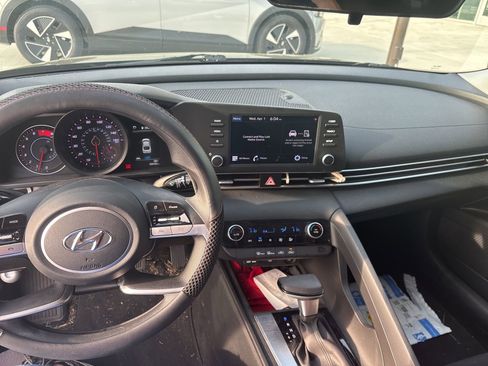 Used 2023 Hyundai Elantra SEL w/ Preferred Accessory Package image 13