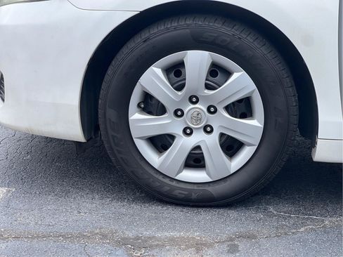 Used 2010 Toyota Camry LE FWD image 23